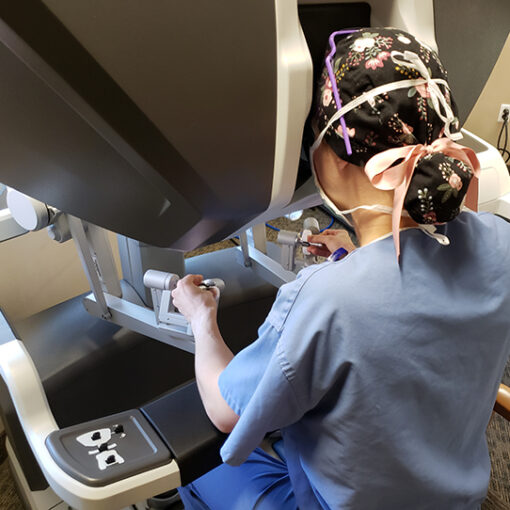 General surgeon Lishka Havel operates the da Vinci Xi robotic surgery machine console Oct. 31 at Santiam Hospital & Clinics in Stayton. James Day