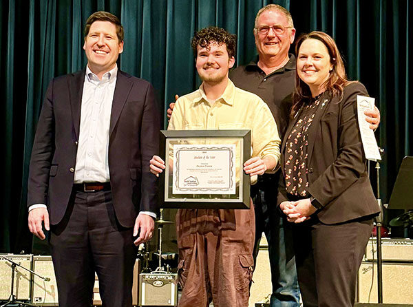 Peyton Forste of Santiam High School received the honor of Student of the Year on April 24 at the North Santiam Chamber of Commerce’s annual awards presentation. Forste was joined by, from left, Marion County Commissioner Colm Willis, Mill City Mayor Tim Kirsch and Marion County Commissioner Danielle Bethell. Submitted PHOTO